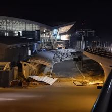 第１ターミナルから工事中の新ターミナルを見ています