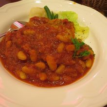 鶏肉と白インゲン豆のトマト煮込み