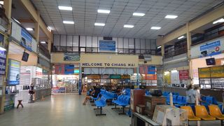 チェンライ行きのバスに乗る