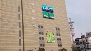 南海電鉄・なんば駅から、直結