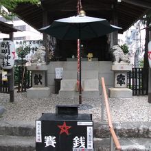 社殿というか祠というか