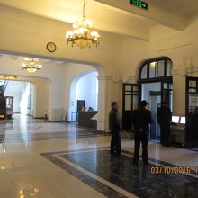 博物館に入ると、広いロビーが迎えてくれます