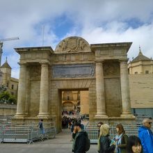 コルドバの街への大手門だったらしい