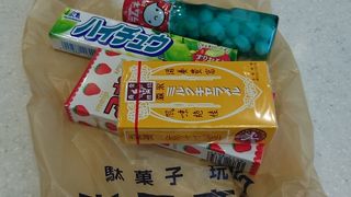 昔ながらの駄菓子屋さん