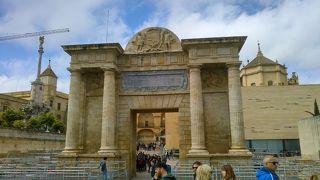 堂々たる入り口門！