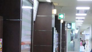 高速バスが便利です。