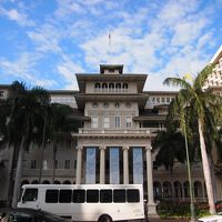 カラカウア通り側より外観