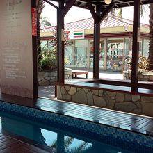 足湯も数種類あります。