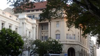 美しい建物が並ぶ