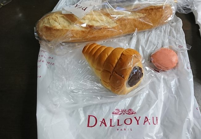 マカロンが有名ですがパンも美味しい