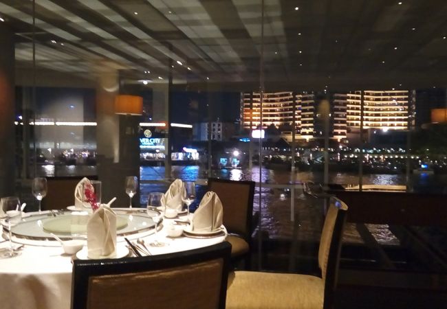 雰囲気はよいが味はイマイチかな