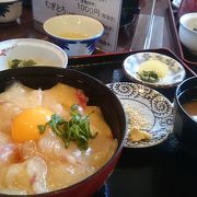 地元名産の鯛めし