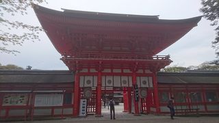 敷地が広く、駅から距離があります。