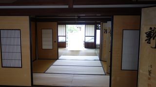 昔の薬屋さんの施設です