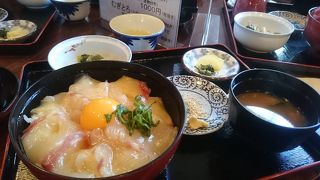 地元名産の鯛めし