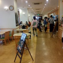 麺処と手前はモスバーガーです