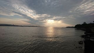 雰囲気のいい河辺のスポット