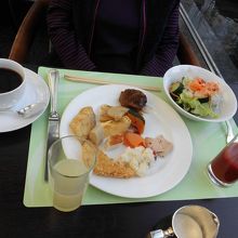 友人は和洋どちらも食べました。