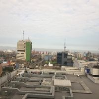 眺望はちょっと残念ですが、遠くに海が見えます。