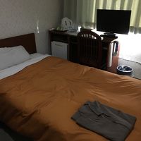 窓側は日差しが強く部屋全体が暑い