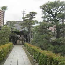 参道が残っています。