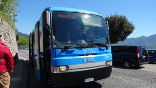 アマルフィからラヴェッロへのバス