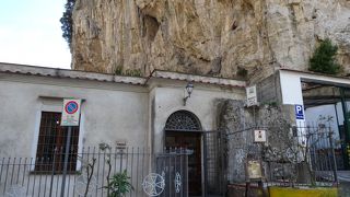 山の上の方にある博物館