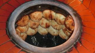 作っているところが見れる胡椒餅屋さん