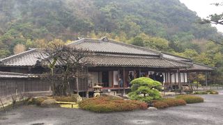 内部は公開されています