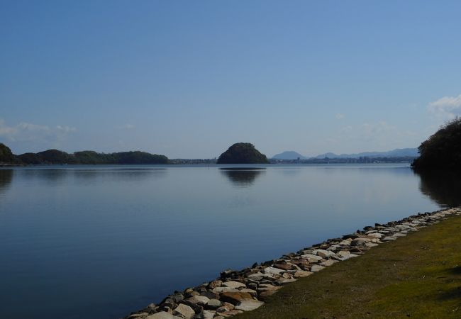 湖山池を臨む散策スポット