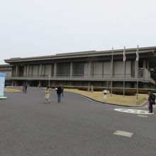 この東洋館の左奥にレストランがある