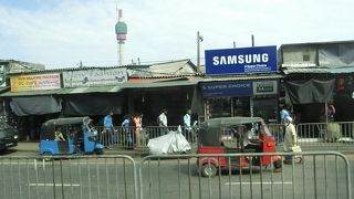 ペター地区にはトゥクトゥクが凄く沢山屯している