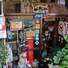 猫グッズでまみれている