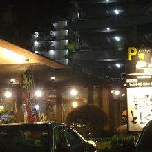 居酒屋系のわりに駐車場も意外に大きい