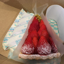 持ち帰りも若干待ち時間あり