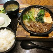 すきやき定食(920円)です。