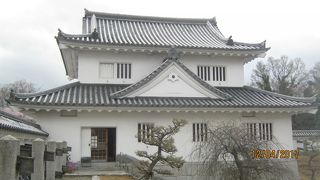 番所にあたる櫓が資料館です。