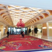 ロビーも中国の色・赤で豪華です