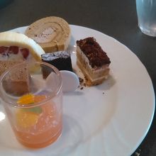 ケーキと飲み物