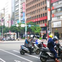 ホテル周辺の大通り（結構都会）