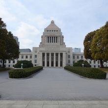 正面から写した議事堂