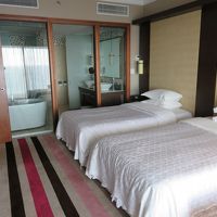 ベットルーム　５０インチ位のＴＶもありますよ！　