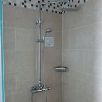 シャワールーム。　バスタブとセパレート