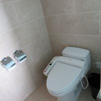 トイレは、フォシュレット付き　やはり、あると良いですね！