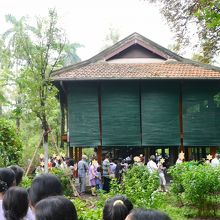 建物に着くまでだいぶかかります