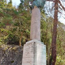 ローマ市寄贈の碑