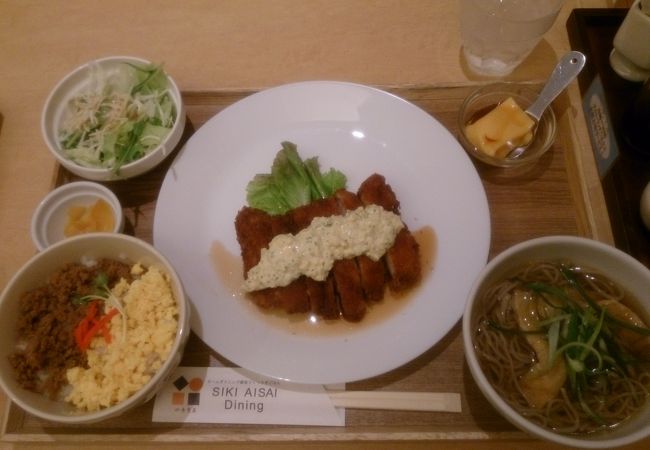 ボリューム満点！カフェのような定食屋さん♪