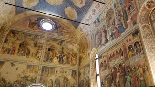 アルティキエーロのフレスコ画は素晴らしかったです