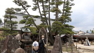 厳島神社出口の向かい側