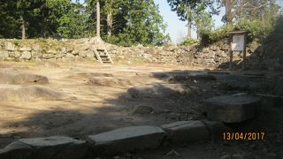 石垣が残っています。